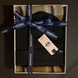 Dockers Black and Tan Men's Hat & Scarf Set